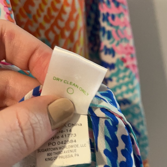 Lilly Pulitzer 100% silk Elsa blouse in Electric Feel print - Picture 6 of 9